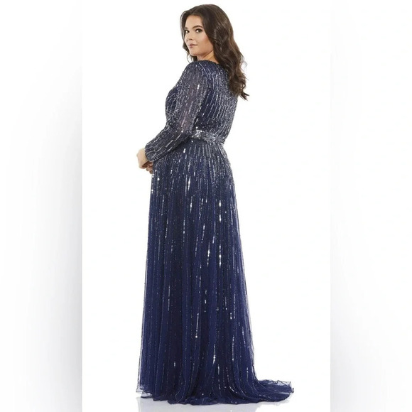 Mac
Duggal Sequined Long Sleeve Plunging V-neck Sz : 10 - Picture 6 of 11